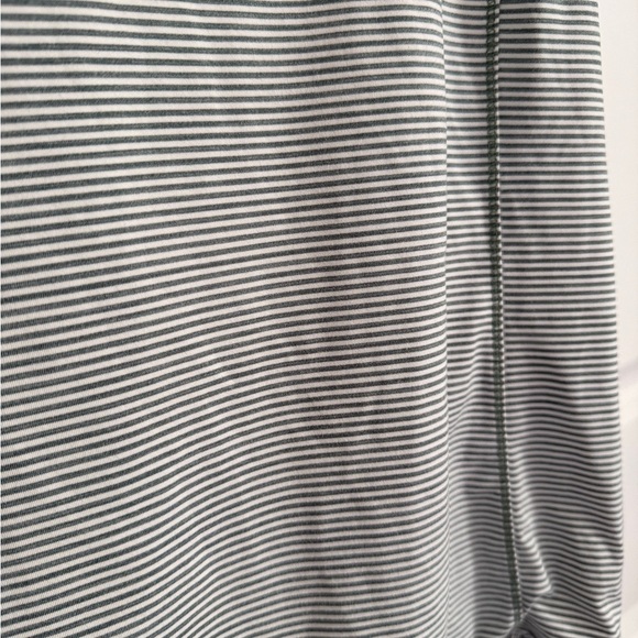 Duluth Trading Co. Women’s Performance Stripe Short Sleeve Top Size L - Picture 4 of 5